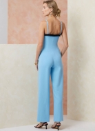 Schnittmuster modischer Damenoverall mit Trägern und angesetztem Cape Vogue 2111 Gr. 30-48