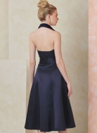 Schnittmuster sommerliches Neckholderkleid mit Knopfleiste und Kragen Vogue 2103 Gr. 34-52