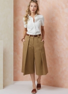 Schnittmuster bequeme Damenbermuda mit weiten Beinen und Bügelfalte Vogue 2115 Gr. 34-52