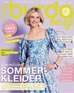 Frau trägt ein geblümtes Sommerkleid aus burda...