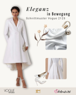 Modell trägt ein wunderschönes Blazerkleid mit...