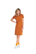 Modell trägt ein vielseitiges Kleid mit Volants genäht nach dem Schnittmuster 5708 von Burda