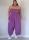 Modell trägt ein sommerlicher Jumpsuit für Damen in zwei Längen von Brittany J. Jones genäht nach dem Schnittmuster 2122 von knowME