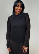 Modell trägt ein enger Bodysuit und hochgeschlossenes Damenkleid Beaute Jadore genäht nach dem Schnittmuster 2129 von knowME