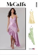 Schnittmusterhülle zeigt ein festliches...