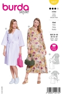 Schnittmusterhülle zeigt ein bequemes Wickelkleid,...
